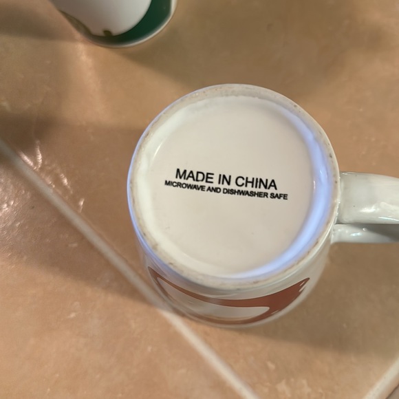 4 Christmas Cups - Picture 8 of 10